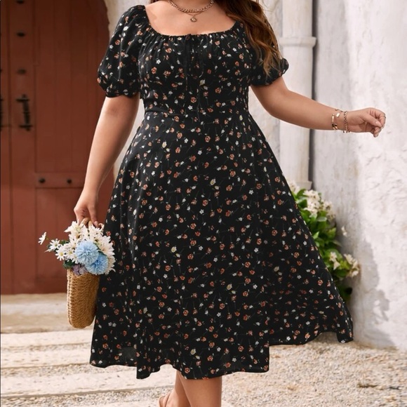 Plus size floral shirred midi dress - Picture 3 of 9